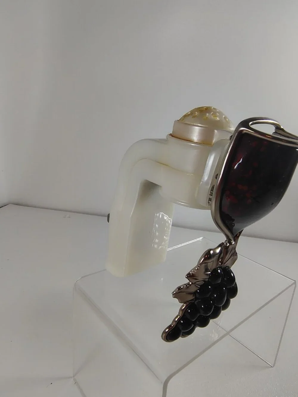 Bath & Body Works scent Plug In White Barn Red Wine glass Grapes LIGHTS WORKS